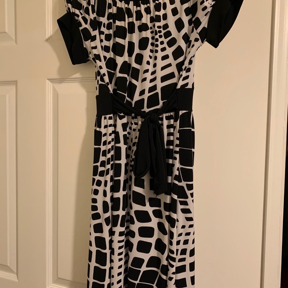 Dress - Picture 3 of 3